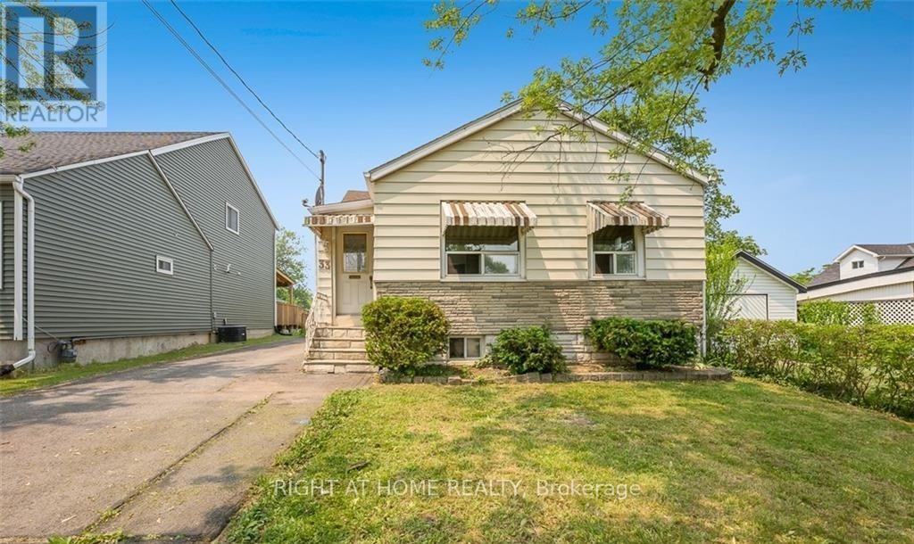 UPPER - 33 KEELE STREET, St. Catharines, Ontario