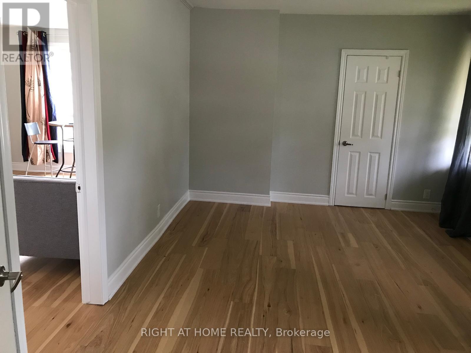 Upper - 33 Keele Street, St. Catharines, Ontario  L2T 1M8 - Photo 2 - X13164846