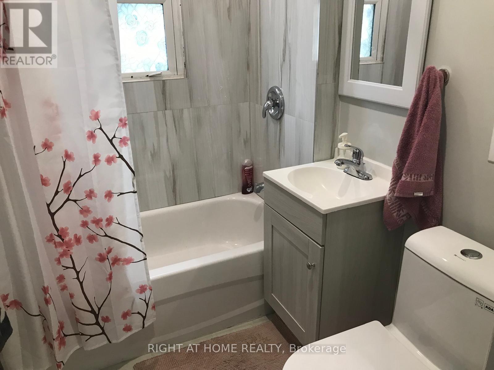 Upper - 33 Keele Street, St. Catharines, Ontario  L2T 1M8 - Photo 4 - X13164846