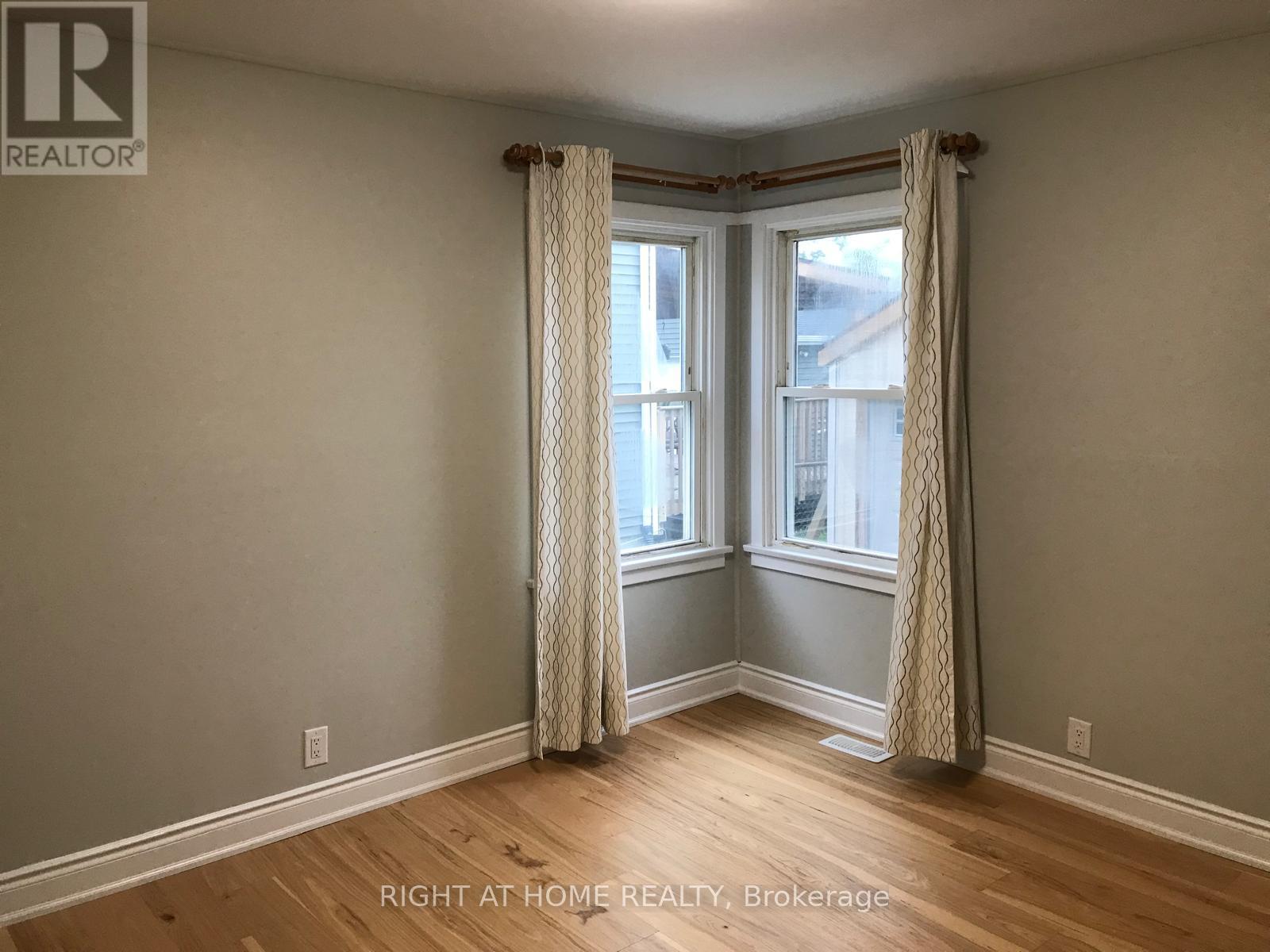Upper - 33 Keele Street, St. Catharines, Ontario  L2T 1M8 - Photo 7 - X13164846