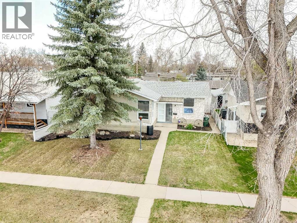 5112 46 Avenue, Ponoka, Alberta  T4J 1J5 - Photo 1 - A2312702