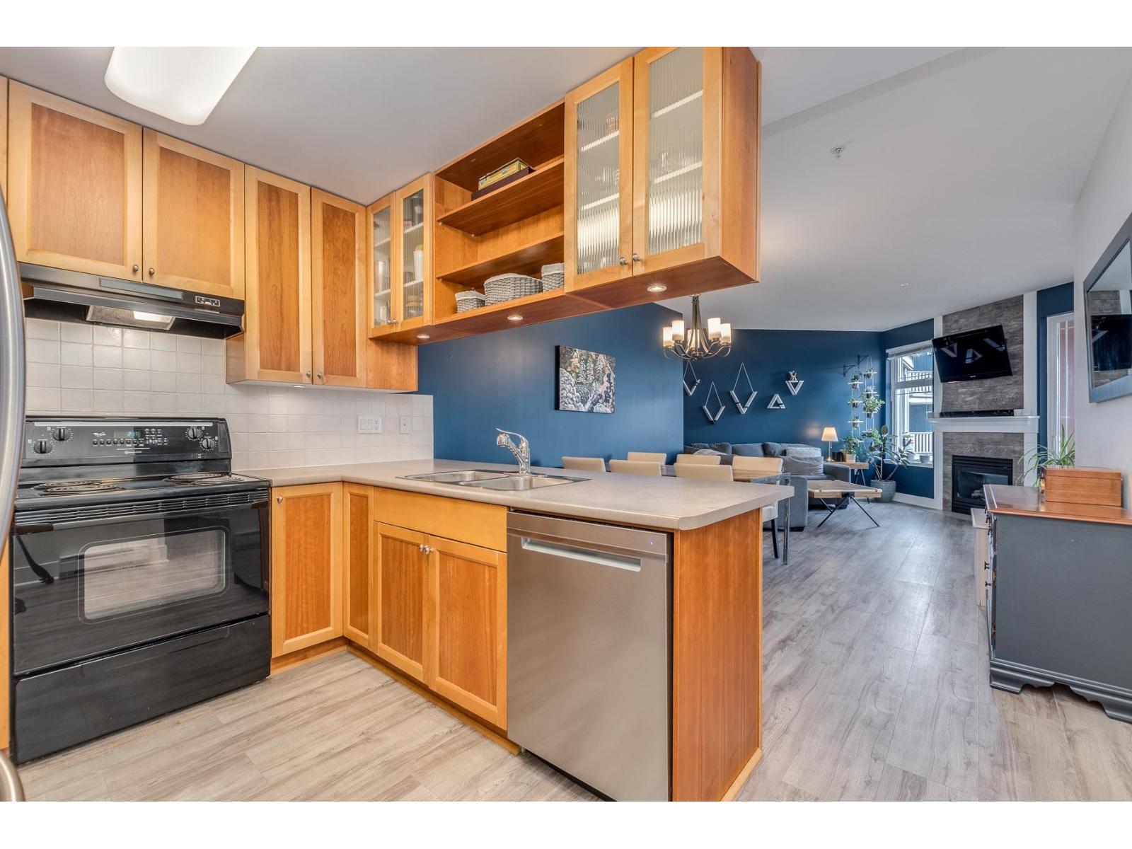 307 15368 16a Avenue, Surrey, British Columbia  V4A 1S9 - Photo 2 - R3127095