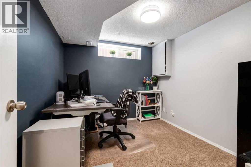 133 Sandpiper Circle NW, Calgary, Alberta  T3K 3R4 - Photo 35 - A2314037