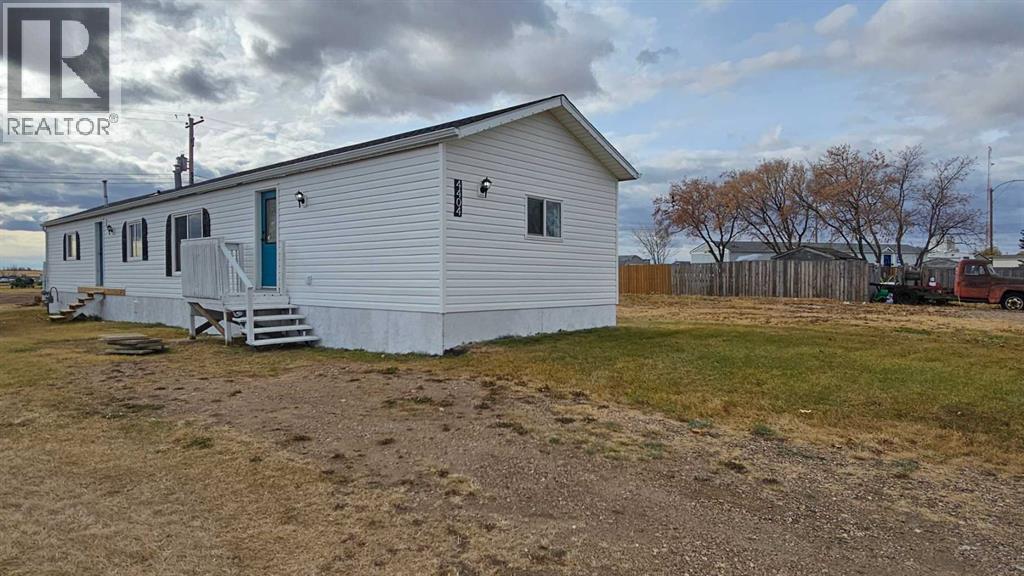 4404 Park Crescent, Coronation, Alberta  T0C 1C0 - Photo 3 - A2267297