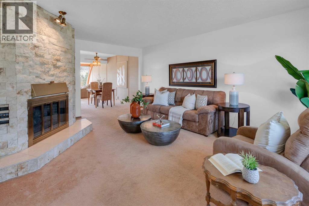 1031 Thorneycroft Drive NW, Calgary, Alberta  T2K 3K7 - Photo 3 - A2309461