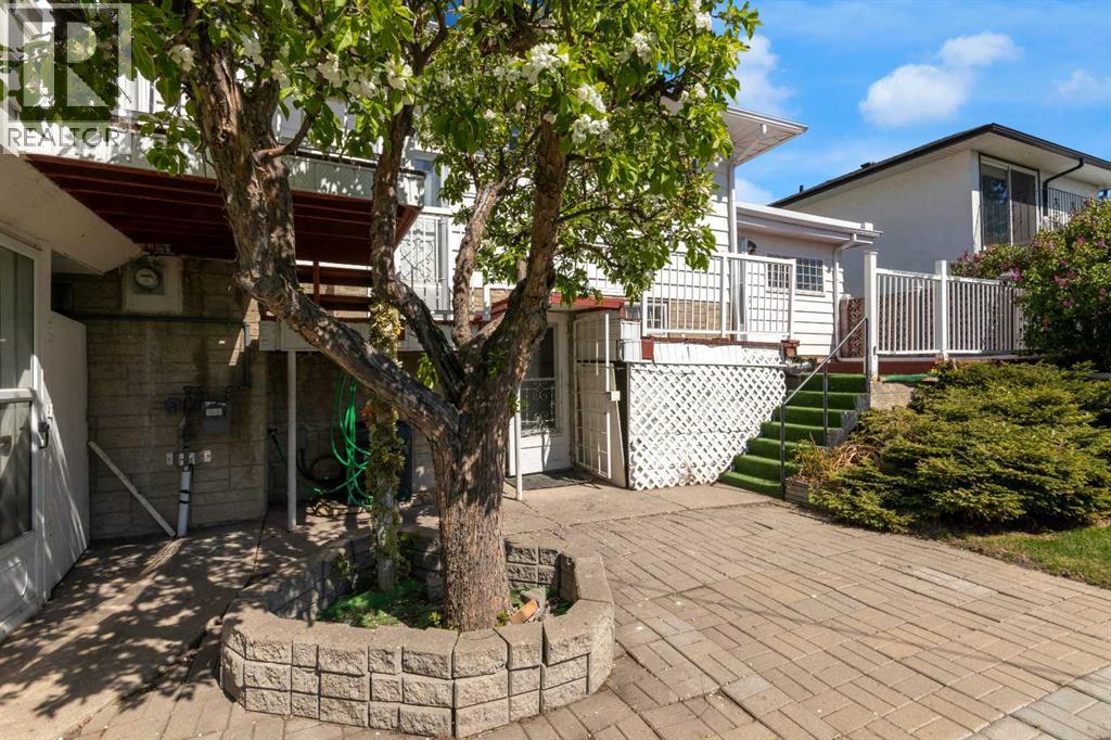 1031 Thorneycroft Drive NW, Calgary, Alberta  T2K 3K7 - Photo 34 - A2309461