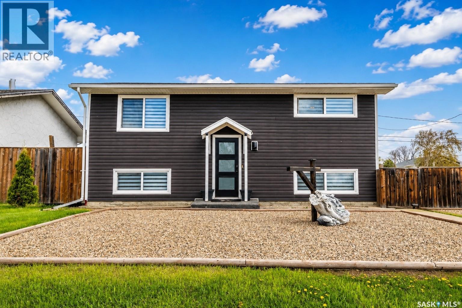 1304 Athabasca STREET W, Moose Jaw, Saskatchewan