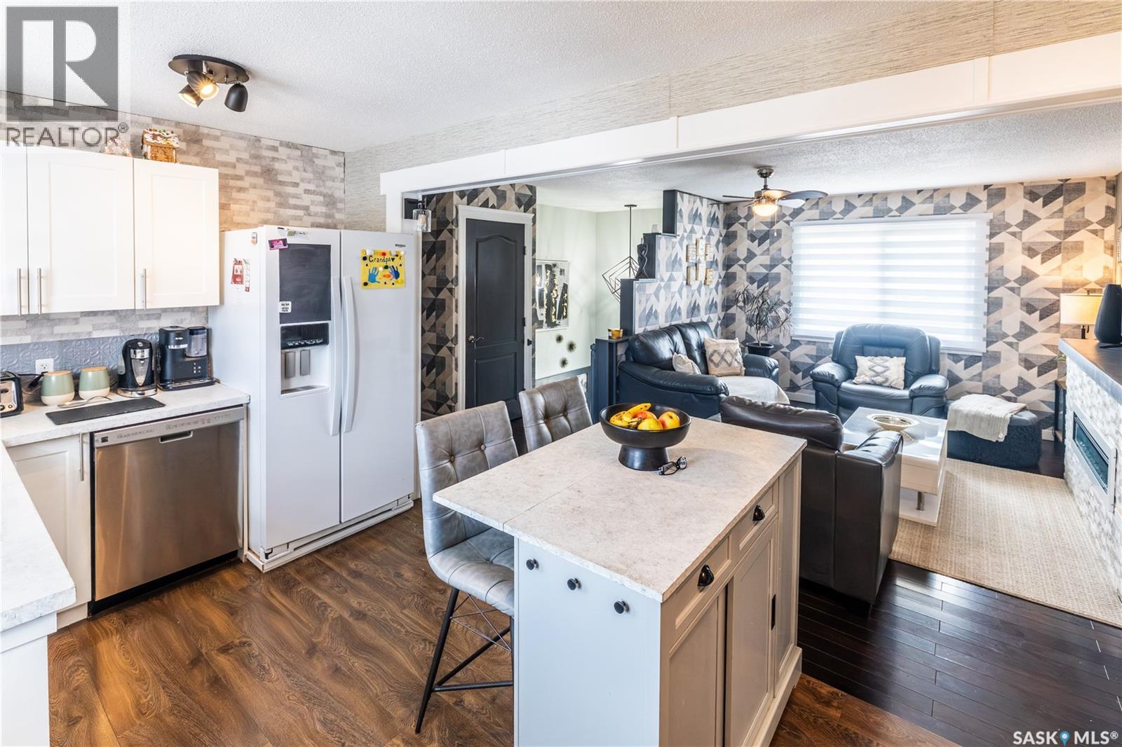 1304 Athabasca Street W, Moose Jaw, Saskatchewan  S6H 6C1 - Photo 4 - SK036848