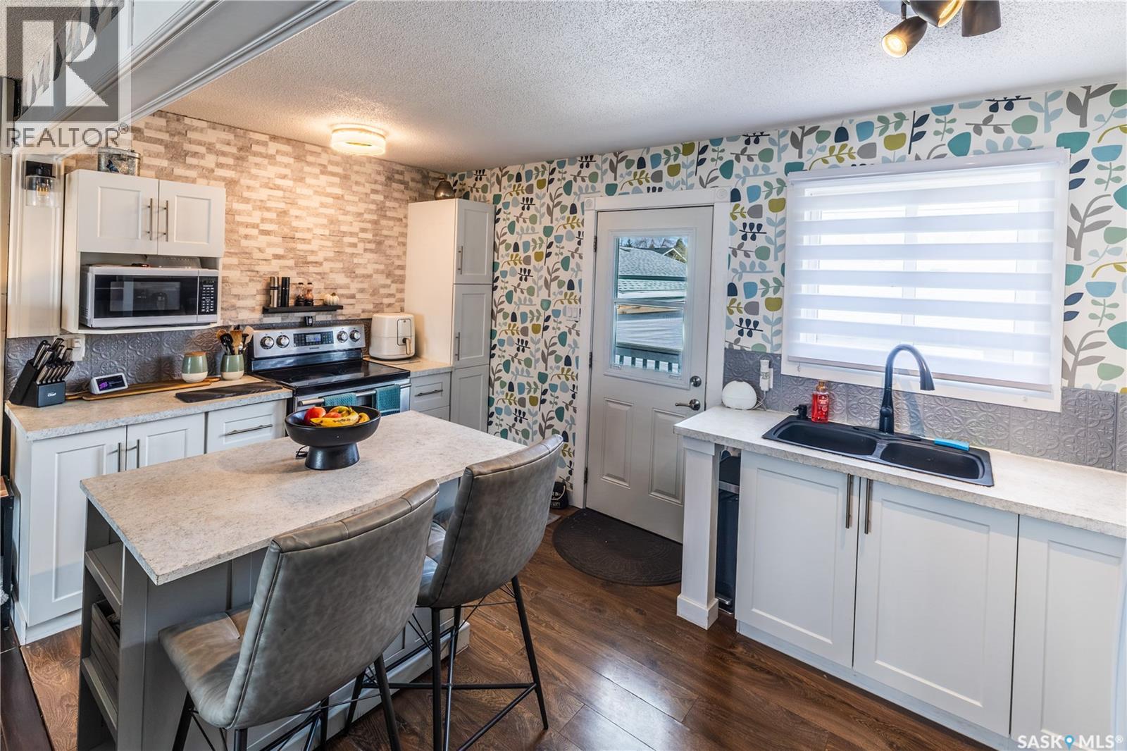 1304 Athabasca Street W, Moose Jaw, Saskatchewan  S6H 6C1 - Photo 5 - SK036848
