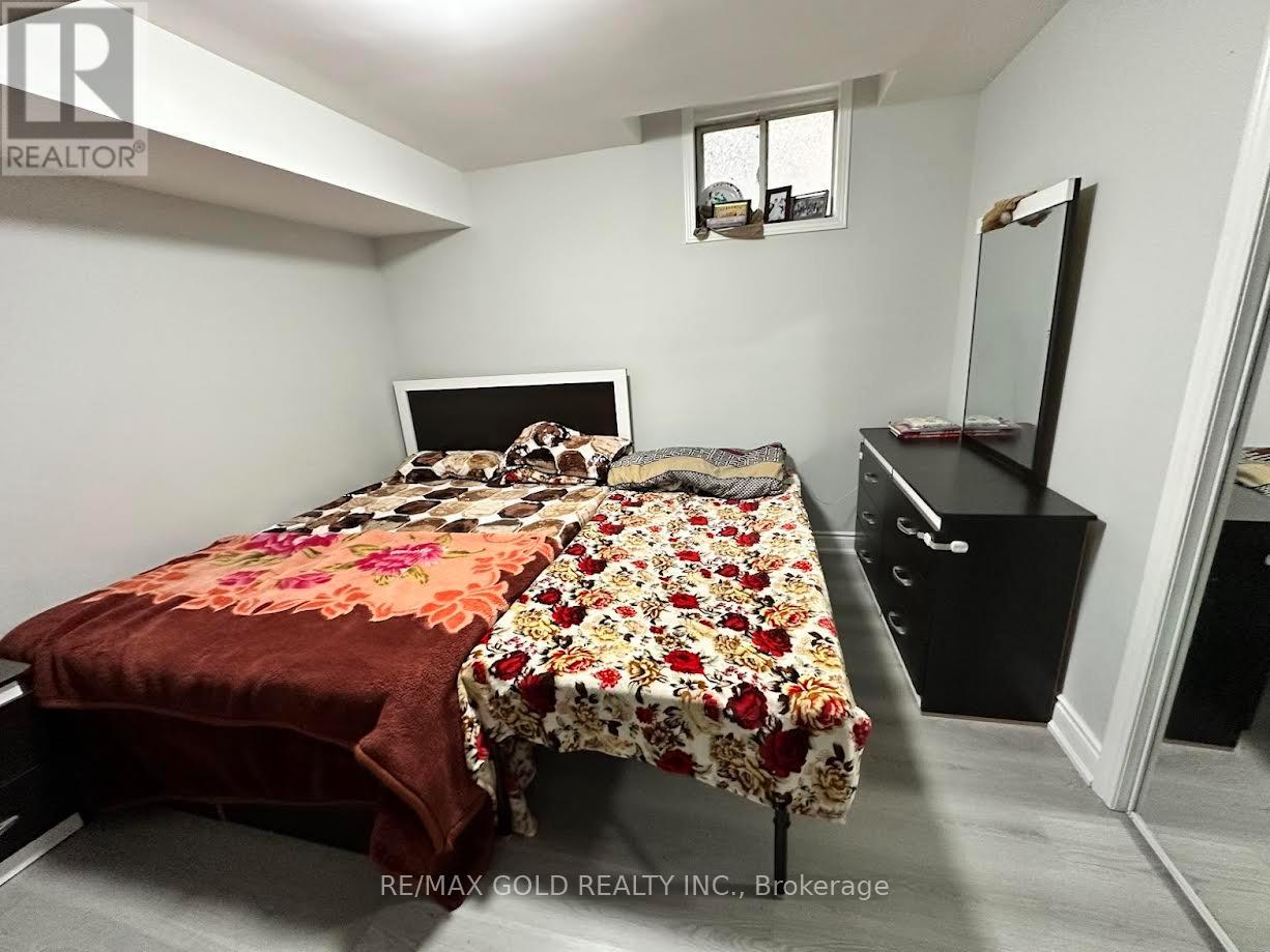 73 Snow Leopard Court, Brampton, Ontario  L6R 2L7 - Photo 5 - W13164932