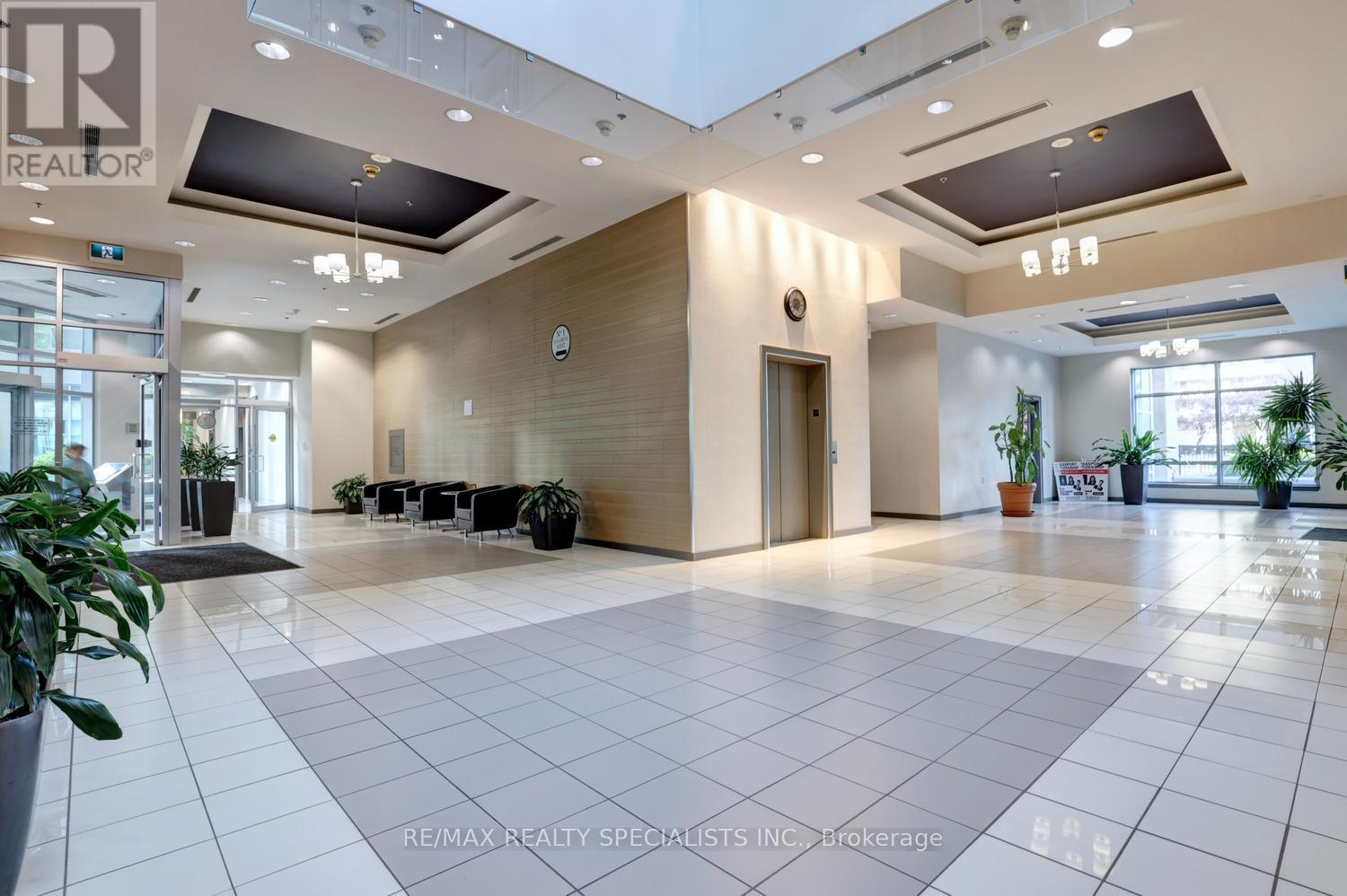 2108 - 33 Elm Drive, Mississauga, Ontario  L5B 4L2 - Photo 3 - W13164966