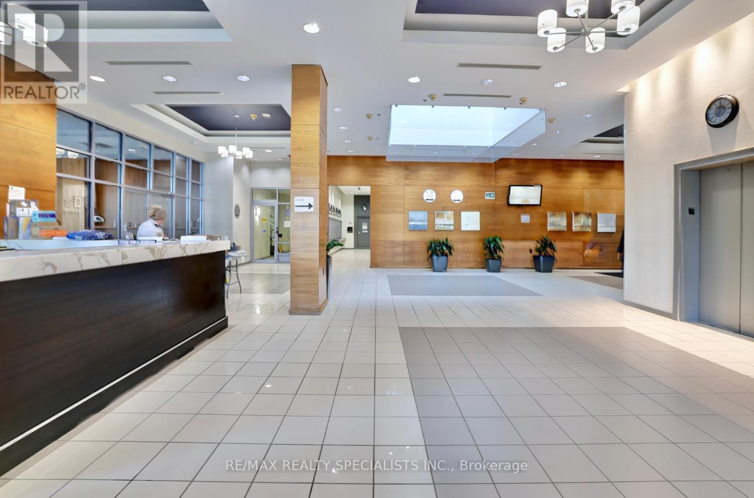 2108 - 33 Elm Drive, Mississauga, Ontario  L5B 4L2 - Photo 4 - W13164966