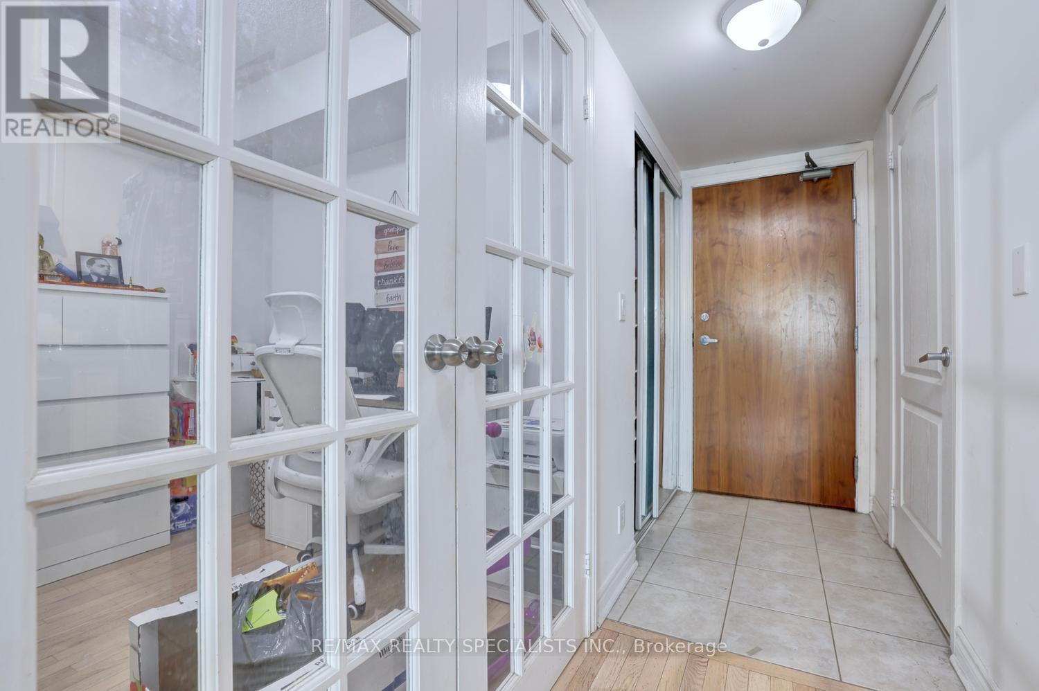 2108 - 33 Elm Drive, Mississauga, Ontario  L5B 4L2 - Photo 5 - W13164966