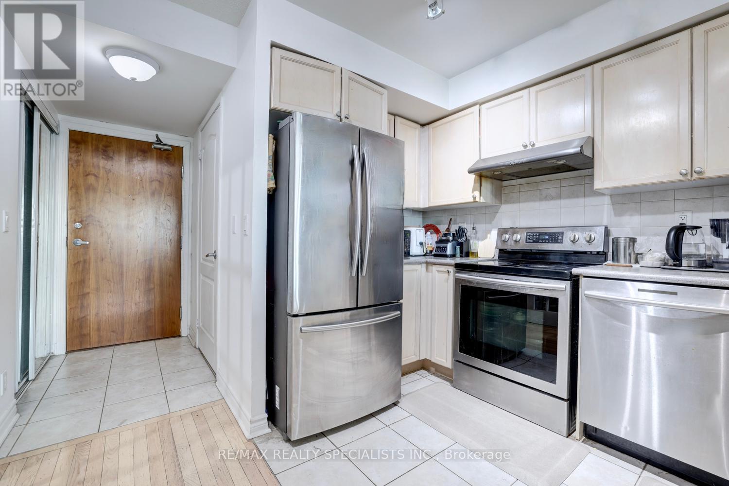 2108 - 33 Elm Drive, Mississauga, Ontario  L5B 4L2 - Photo 6 - W13164966
