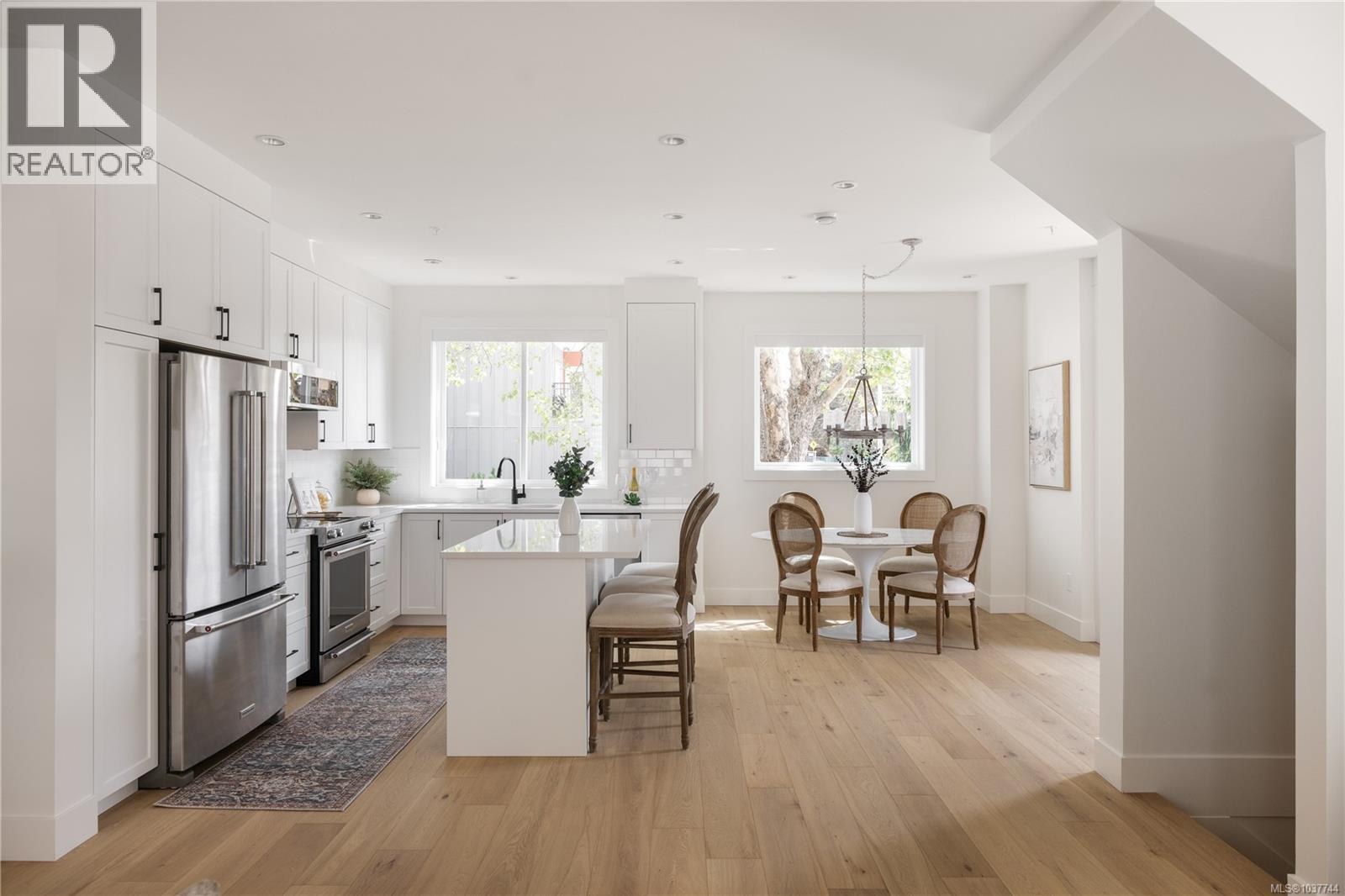 4 10145 Fifth St, Sidney, British Columbia