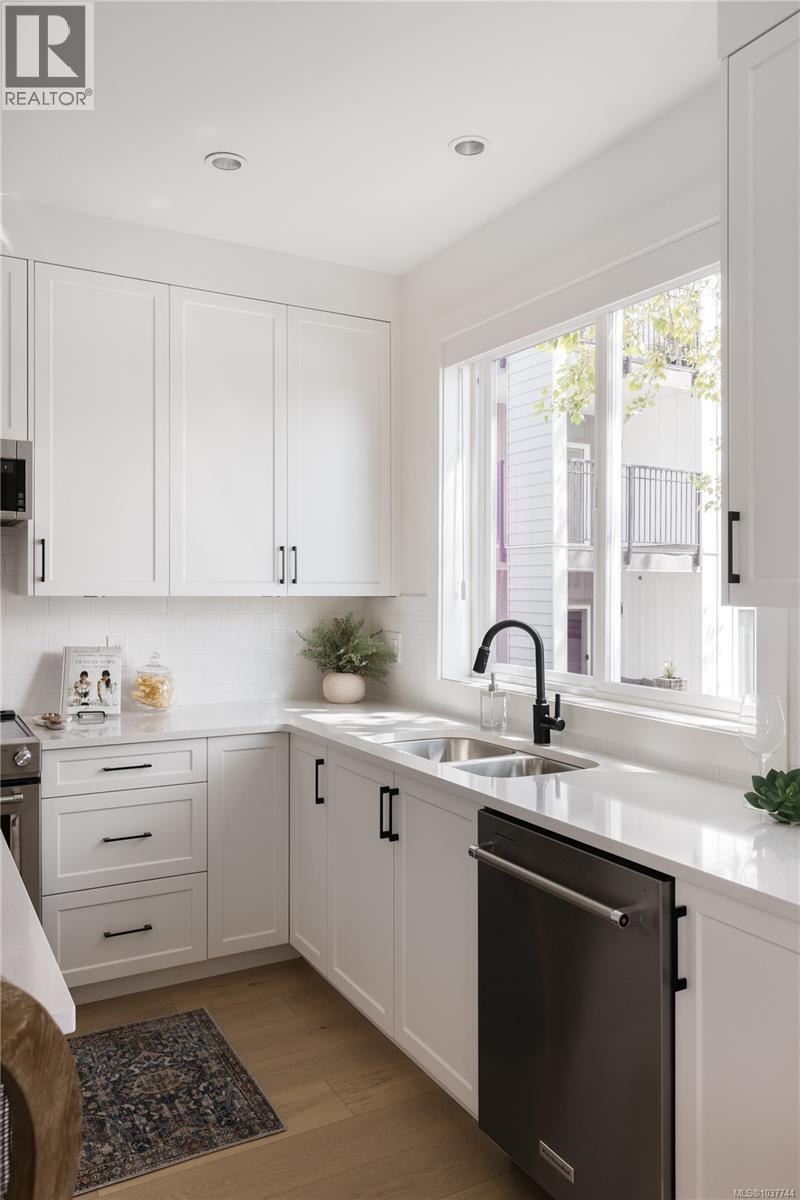 4 10145 Fifth St, Sidney, British Columbia  V8L 0E4 - Photo 4 - 1037744