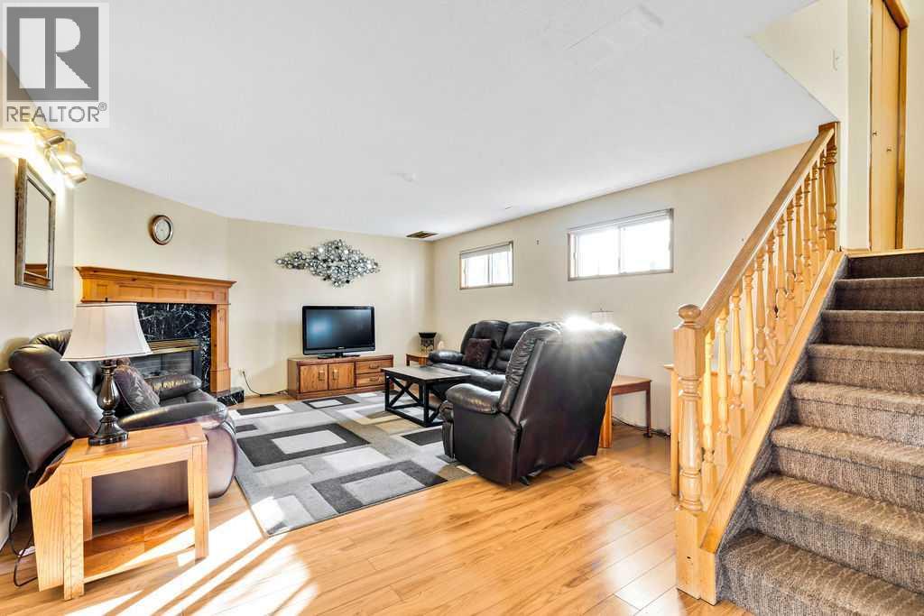 25 Knight Street, Okotoks, Alberta  T1S 1G3 - Photo 15 - A2286785