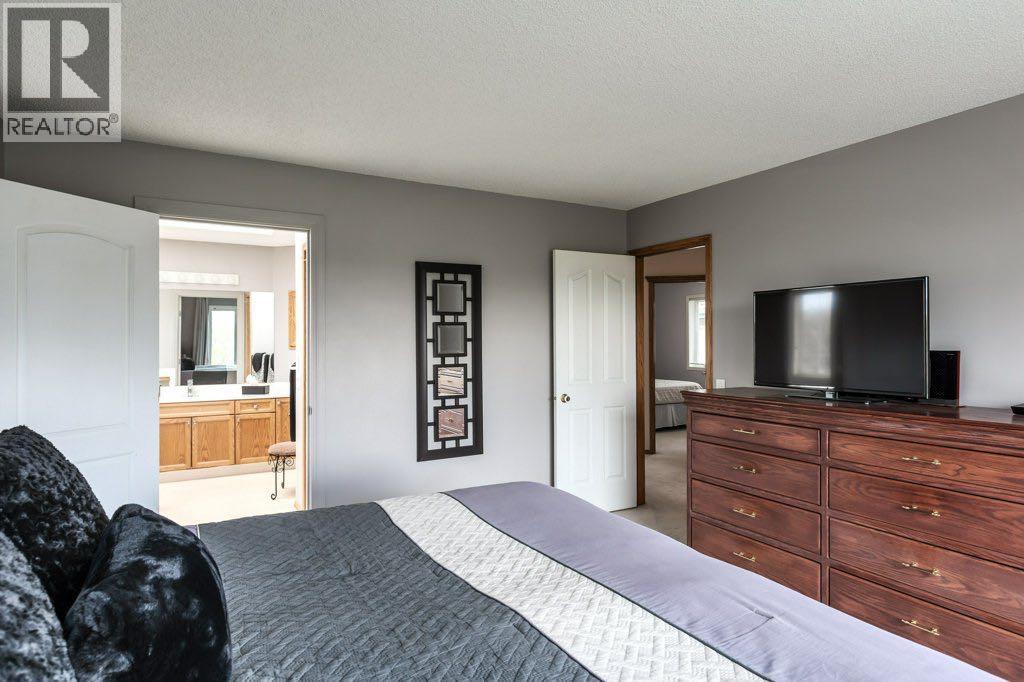 2 Springbank Crescent SW, Calgary, Alberta  T3H 3S8 - Photo 17 - A2307780