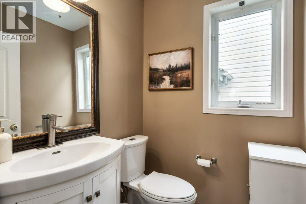 2 Springbank Crescent SW, Calgary, Alberta  T3H 3S8 - Photo 10 - A2307780