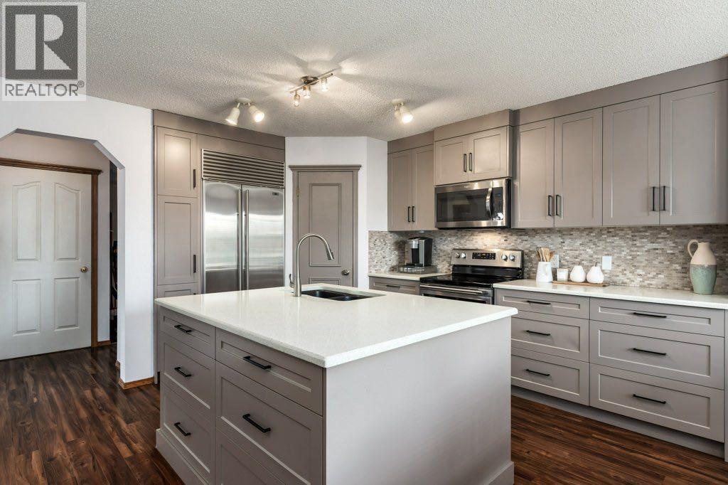 2 Springbank Crescent SW, Calgary, Alberta  T3H 3S8 - Photo 3 - A2307780