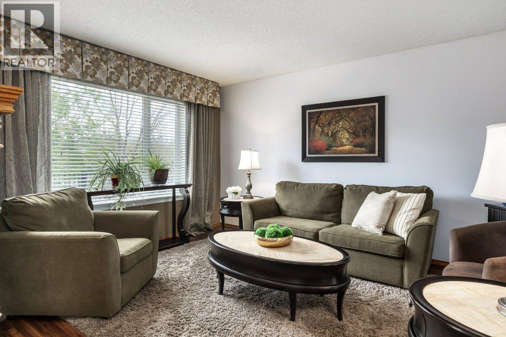 2 Springbank Crescent SW, Calgary, Alberta  T3H 3S8 - Photo 8 - A2307780