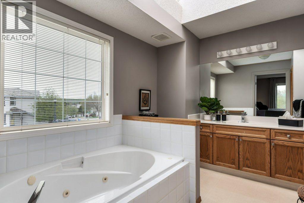 2 Springbank Crescent SW, Calgary, Alberta  T3H 3S8 - Photo 18 - A2307780