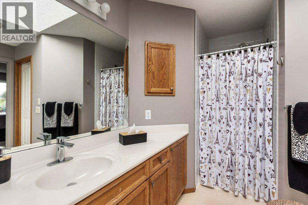 2 Springbank Crescent SW, Calgary, Alberta  T3H 3S8 - Photo 19 - A2307780