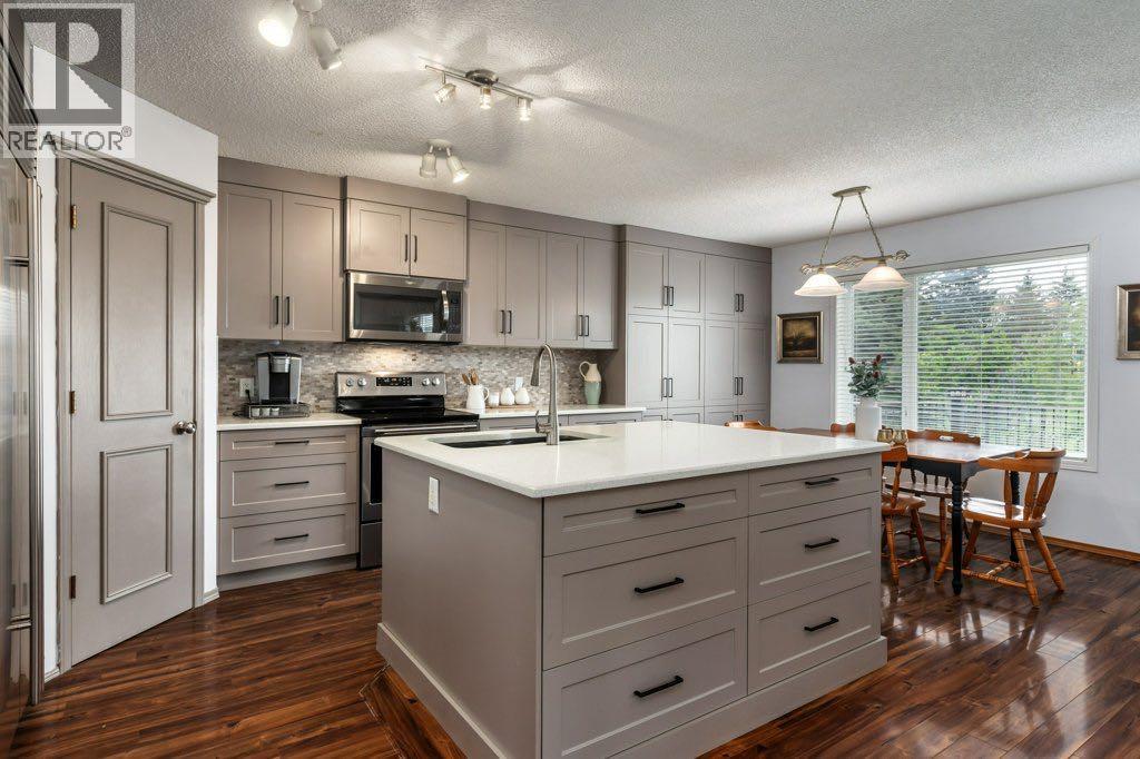 2 Springbank Crescent SW, Calgary, Alberta  T3H 3S8 - Photo 4 - A2307780