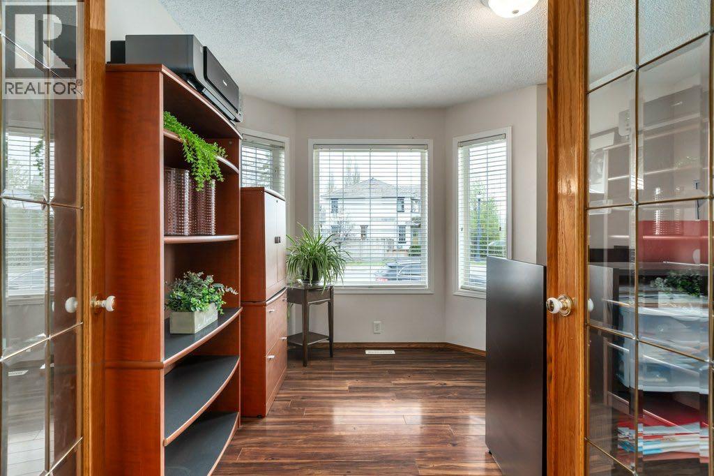 2 Springbank Crescent SW, Calgary, Alberta  T3H 3S8 - Photo 9 - A2307780