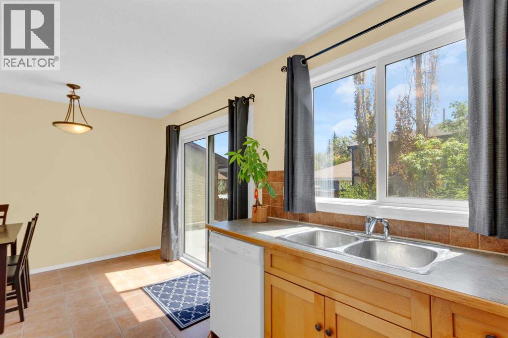 403 Cannington Close SW, Calgary, Alberta  T2W 3E9 - Photo 13 - A2313680
