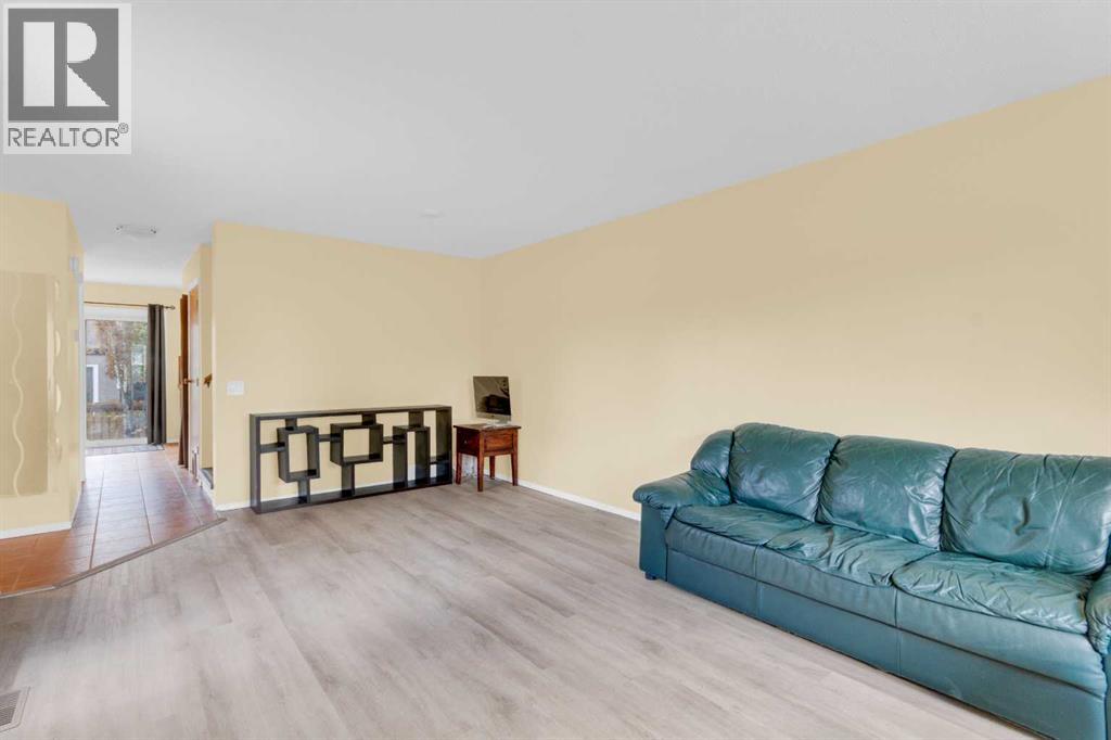403 Cannington Close SW, Calgary, Alberta  T2W 3E9 - Photo 6 - A2313680