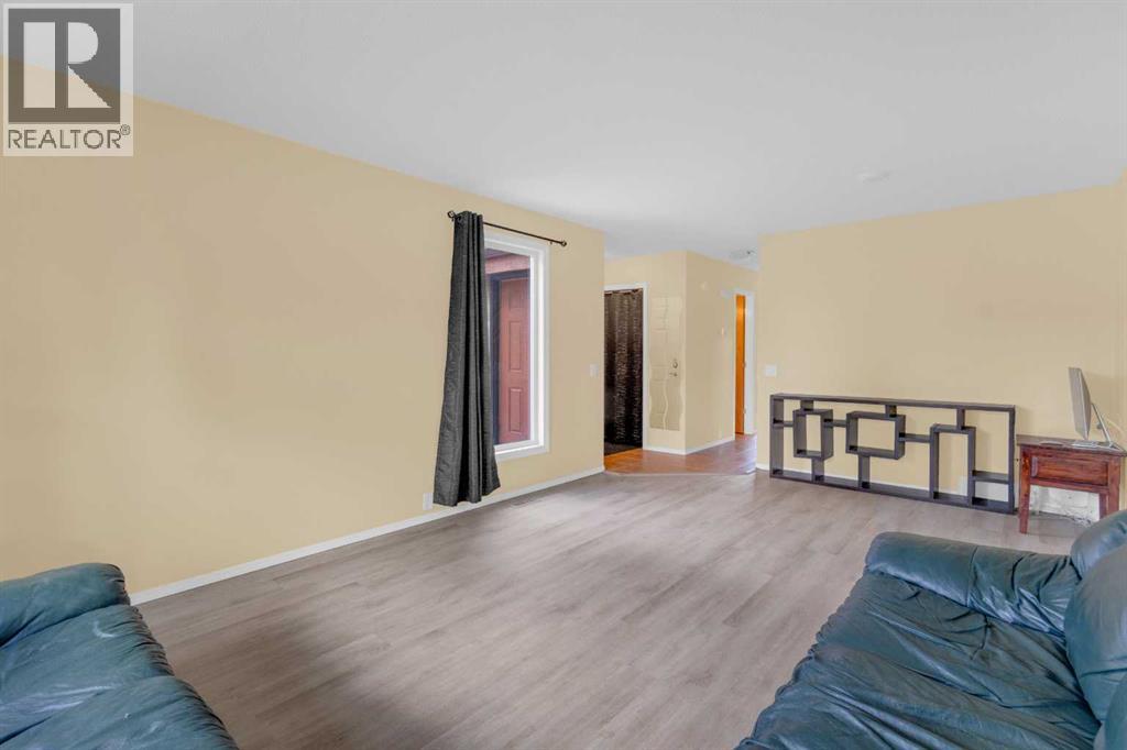 403 Cannington Close SW, Calgary, Alberta  T2W 3E9 - Photo 5 - A2313680