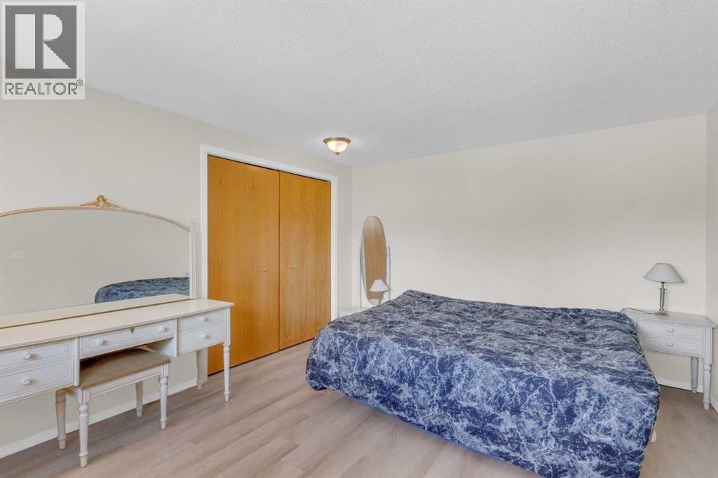 403 Cannington Close SW, Calgary, Alberta  T2W 3E9 - Photo 16 - A2313680