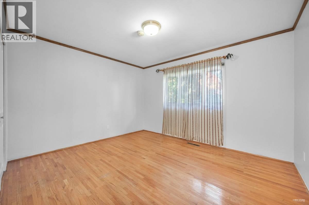 332 LAURENTIAN CRESCENT