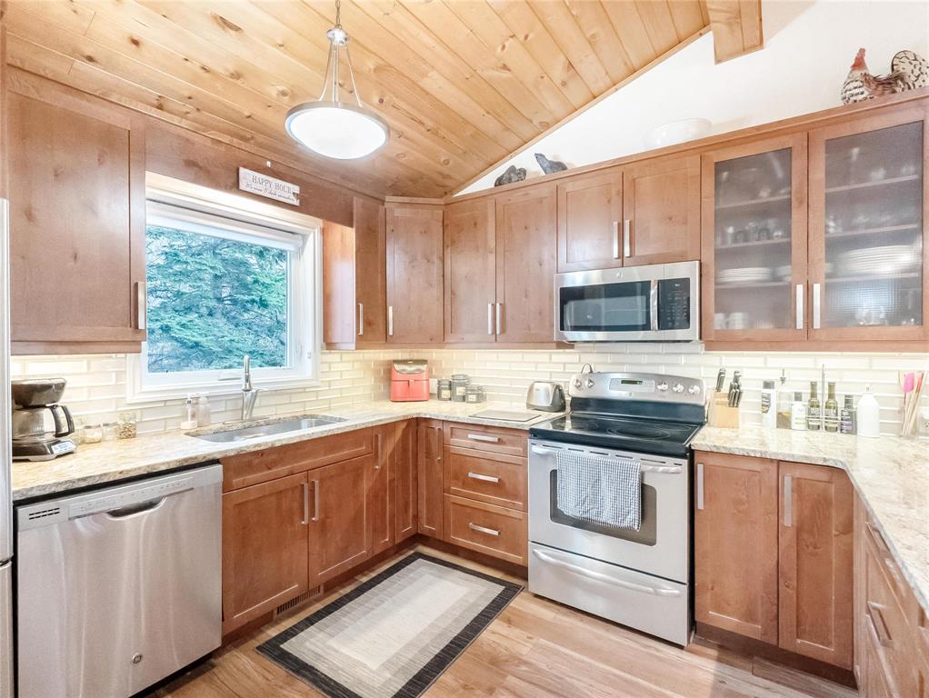 74 Still Cove Road, Alexander Rm, Manitoba  R0E 1A0 - Photo 9 - 202610879