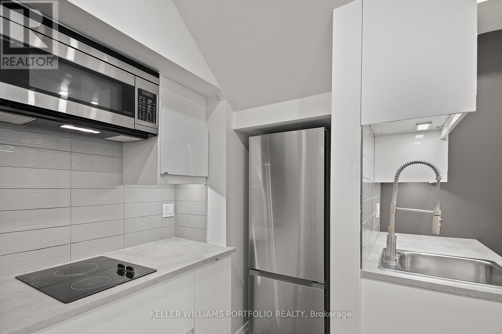 #2 (Ground) - 35 Humberside Avenue, Toronto, Ontario  M6P 1J6 - Photo 19 - W13165004