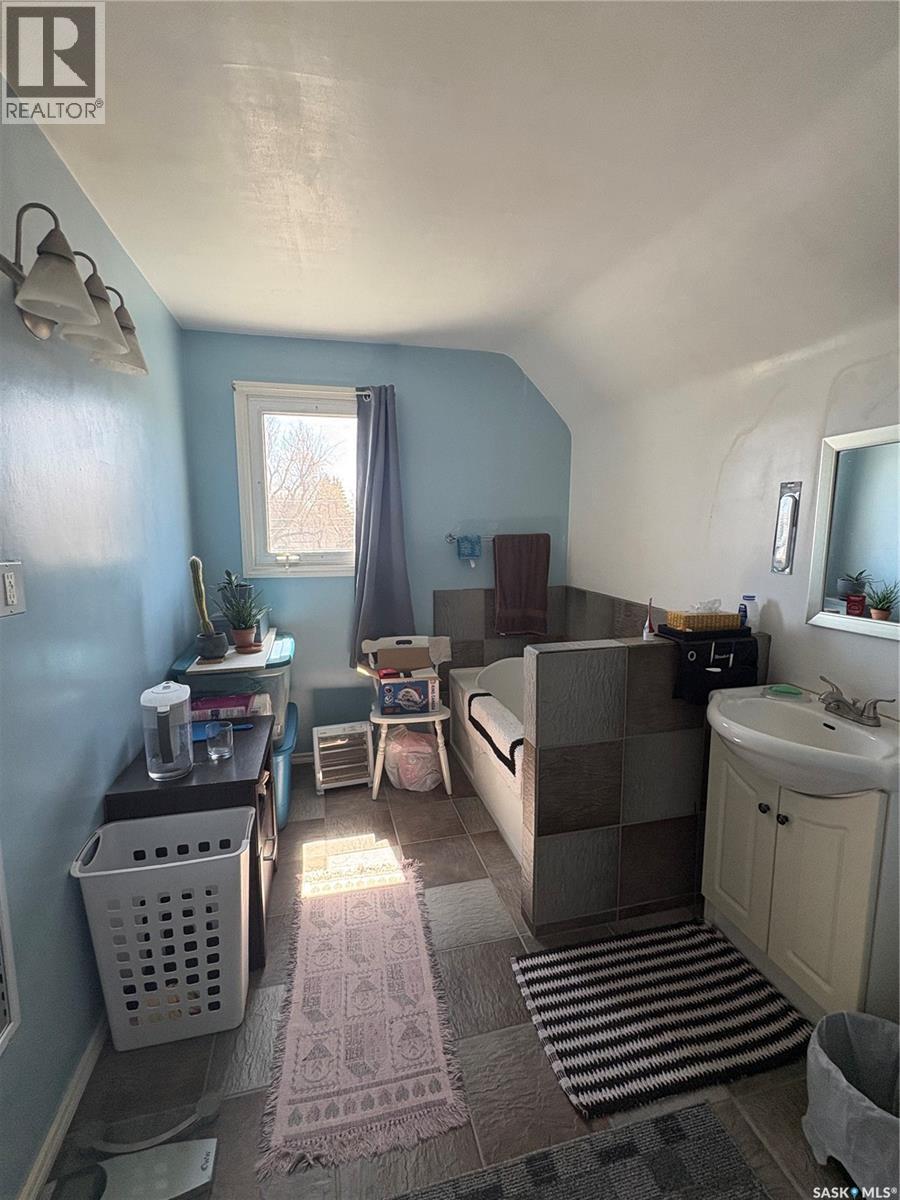 301 8th Avenue E, Melville, Saskatchewan  S0A 2P0 - Photo 15 - SK036130