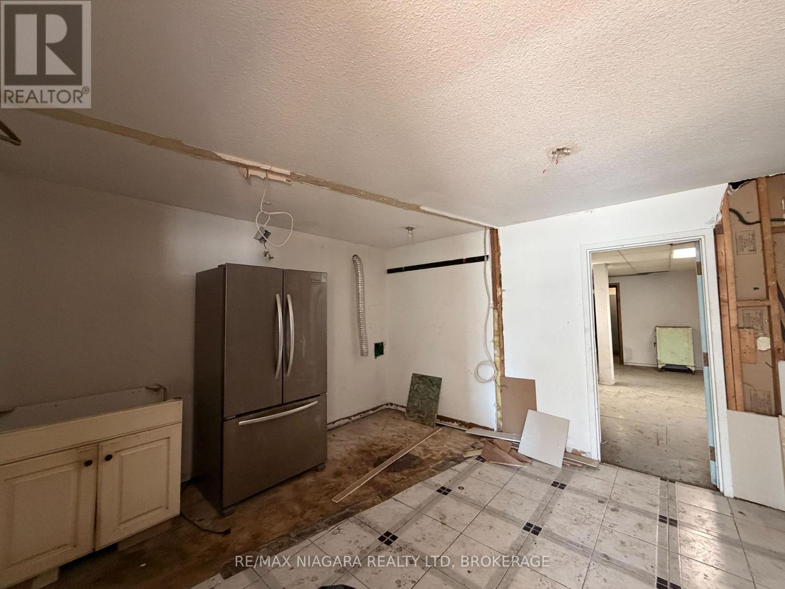5397 Forsythe Street, Niagara Falls (Clifton Hill), Ontario  L2G 1M1 - Photo 10 - X13165066