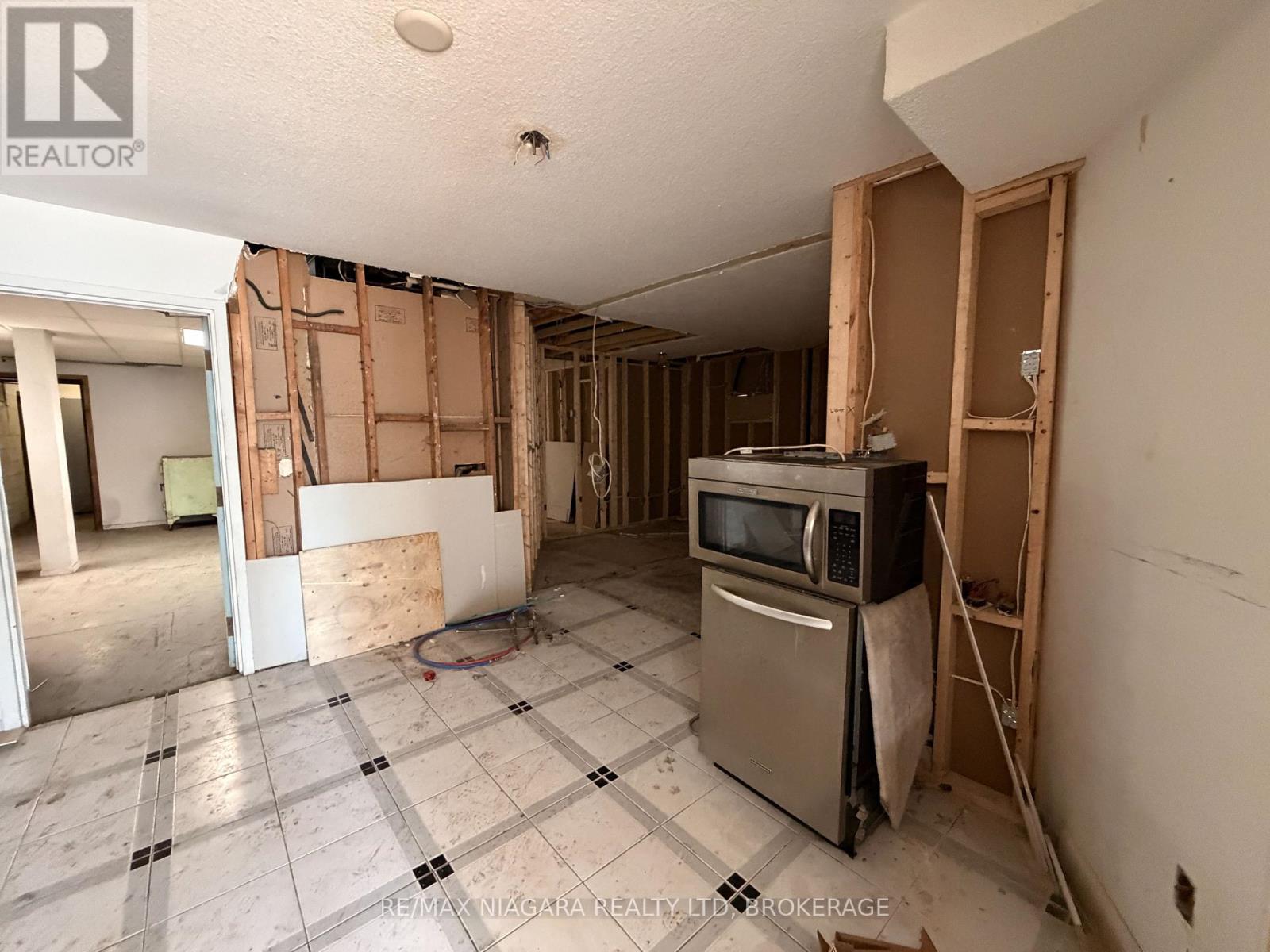 5397 Forsythe Street, Niagara Falls (Clifton Hill), Ontario  L2G 1M1 - Photo 11 - X13165066