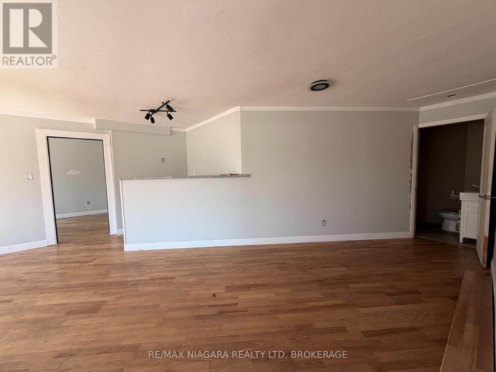5397 Forsythe Street, Niagara Falls (Clifton Hill), Ontario  L2G 1M1 - Photo 5 - X13165066
