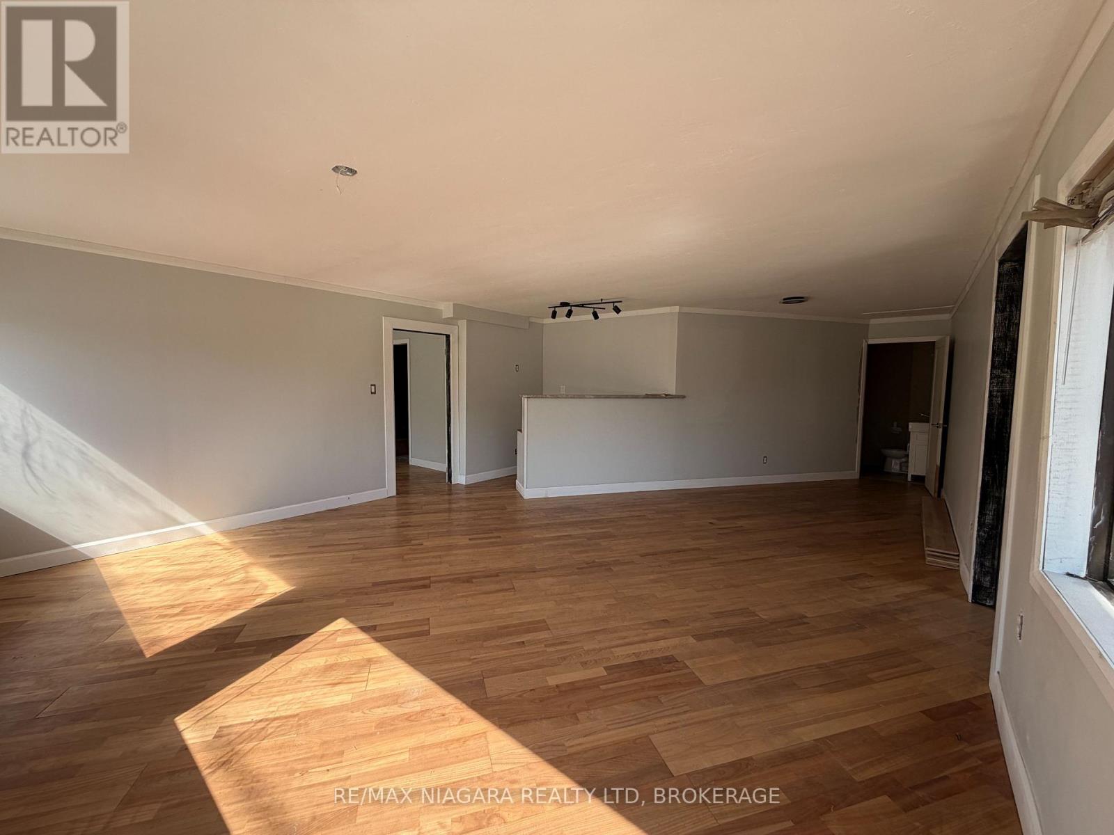 5397 Forsythe Street, Niagara Falls (Clifton Hill), Ontario  L2G 1M1 - Photo 6 - X13165066