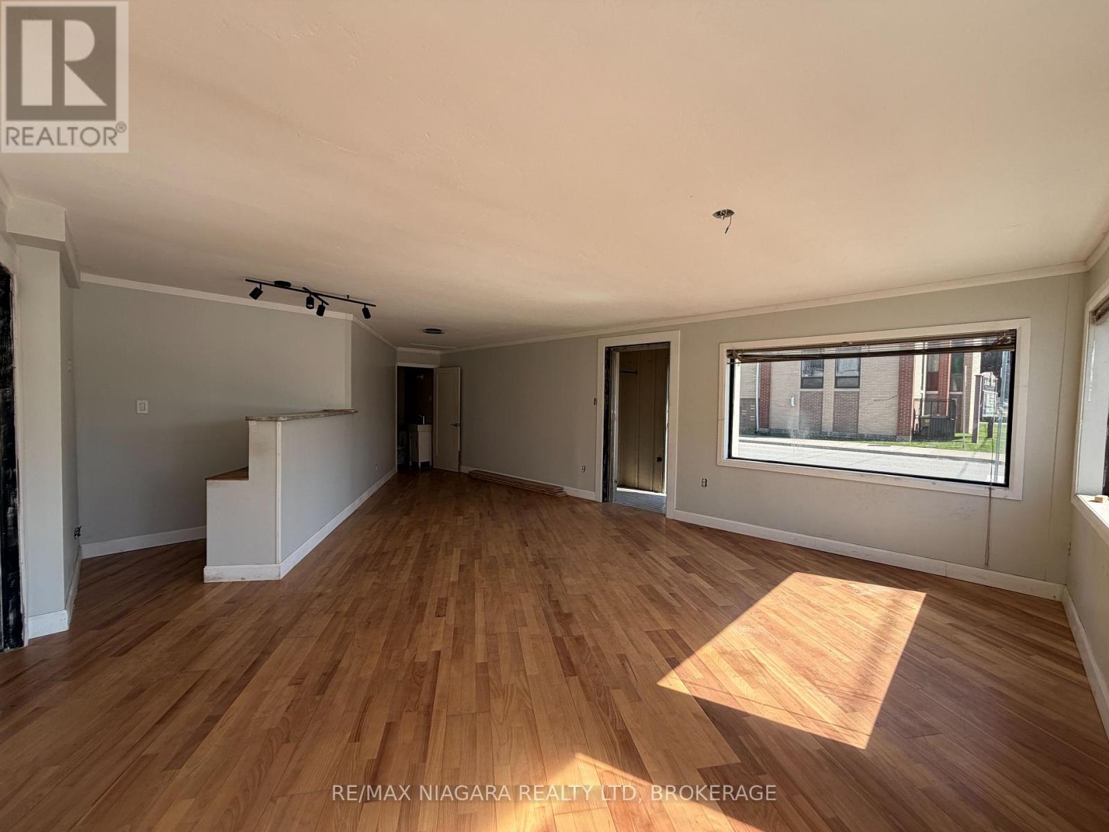 5397 Forsythe Street, Niagara Falls (Clifton Hill), Ontario  L2G 1M1 - Photo 7 - X13165066