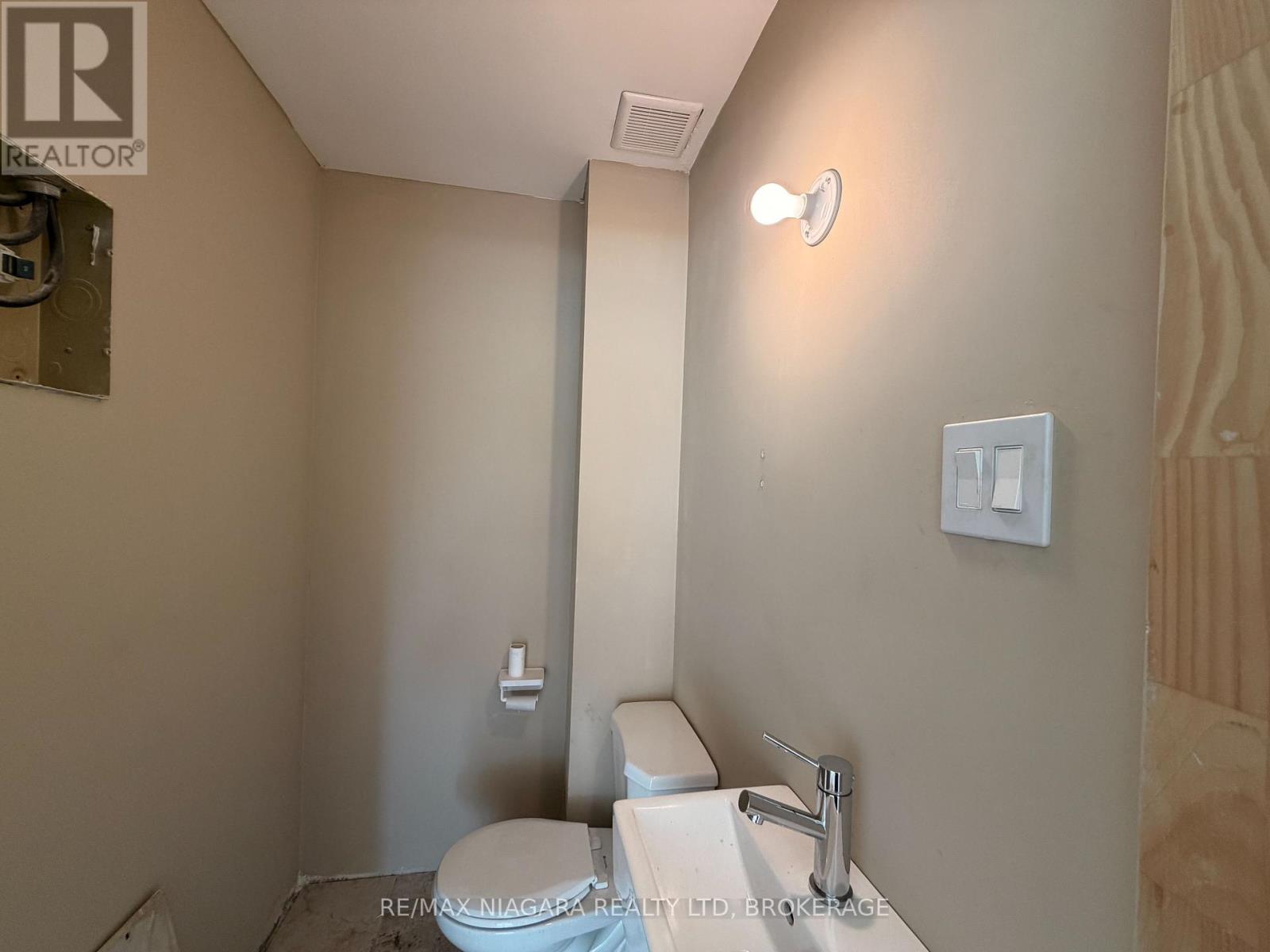 5397 Forsythe Street, Niagara Falls (Clifton Hill), Ontario  L2G 1M1 - Photo 8 - X13165066
