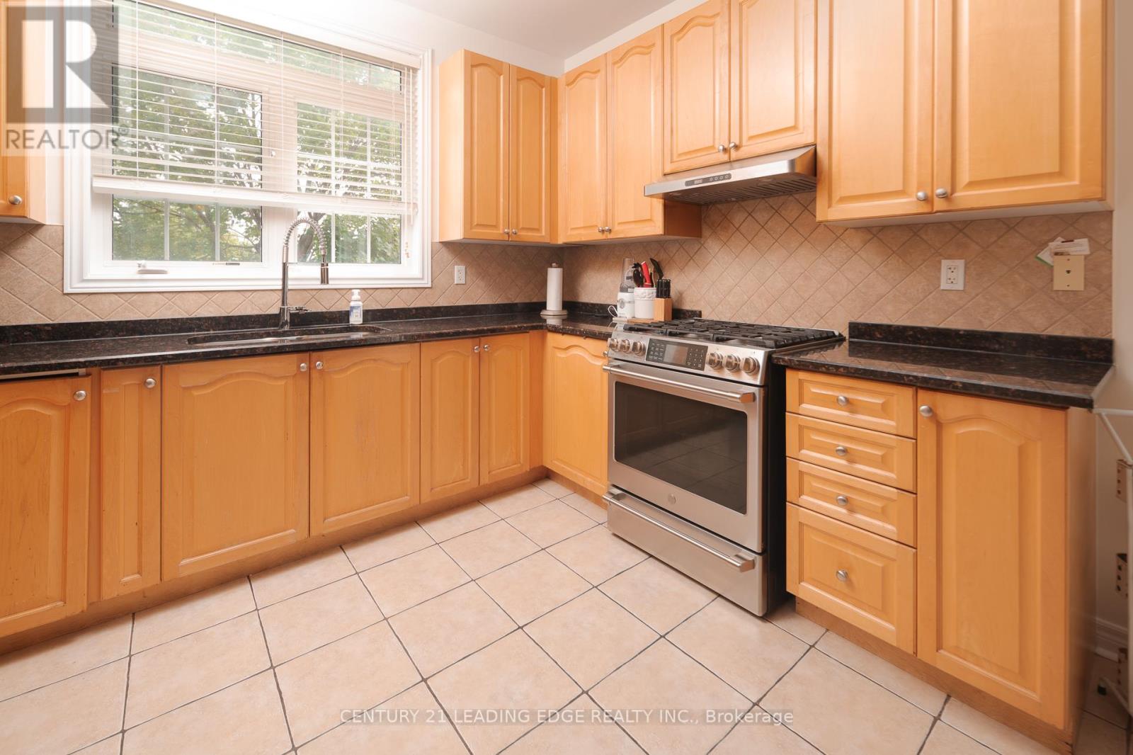 26 Huntspoint Drive, Brampton, Ontario  L6P 2E7 - Photo 18 - W13164874