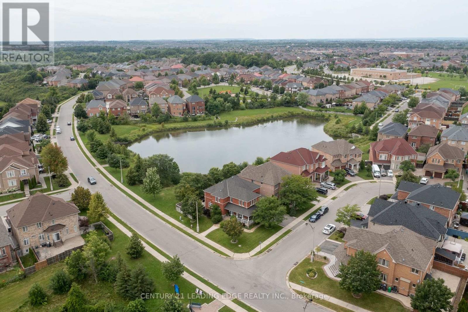 26 Huntspoint Drive, Brampton, Ontario  L6P 2E7 - Photo 3 - W13164874