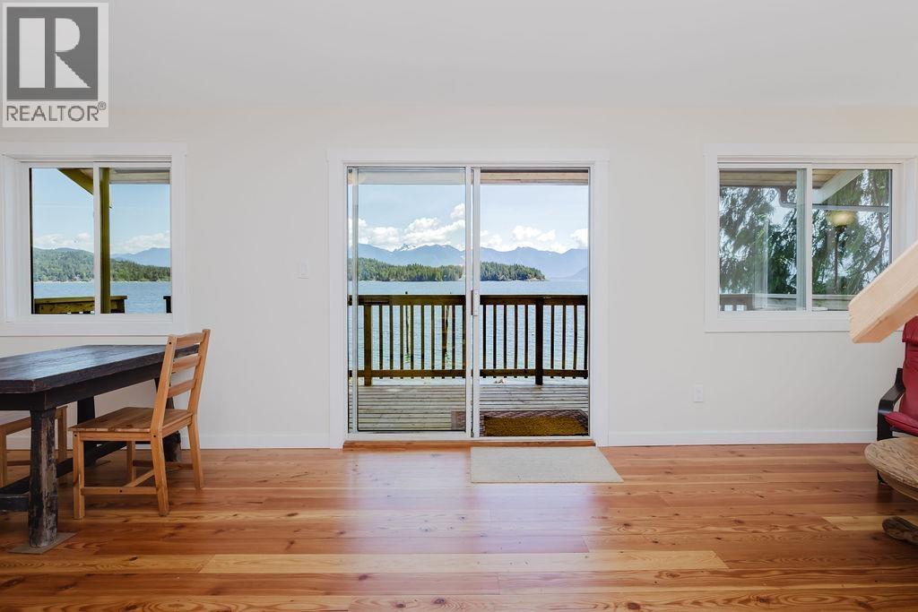 1498 Tideview Road, Gibsons, British Columbia  V0N 1V6 - Photo 4 - R3127100