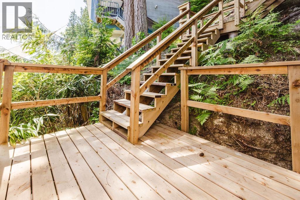 1498 Tideview Road, Gibsons, British Columbia  V0N 1V6 - Photo 19 - R3127100