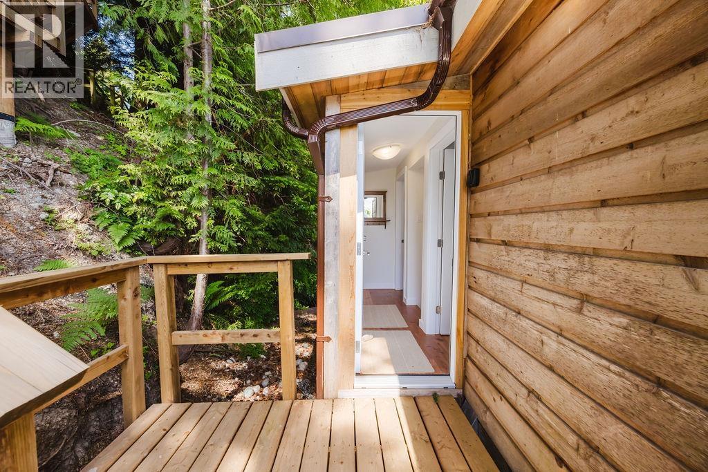 1498 Tideview Road, Gibsons, British Columbia  V0N 1V6 - Photo 21 - R3127100