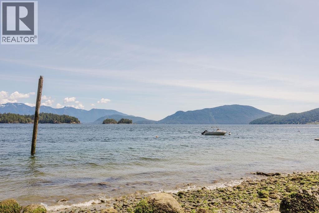 1498 Tideview Road, Gibsons, British Columbia  V0N 1V6 - Photo 33 - R3127100
