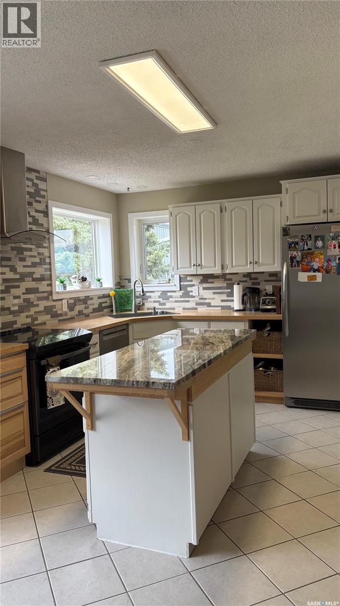 303 Currie Crescent, Strasbourg, Saskatchewan  S0G 4V0 - Photo 3 - SK036828